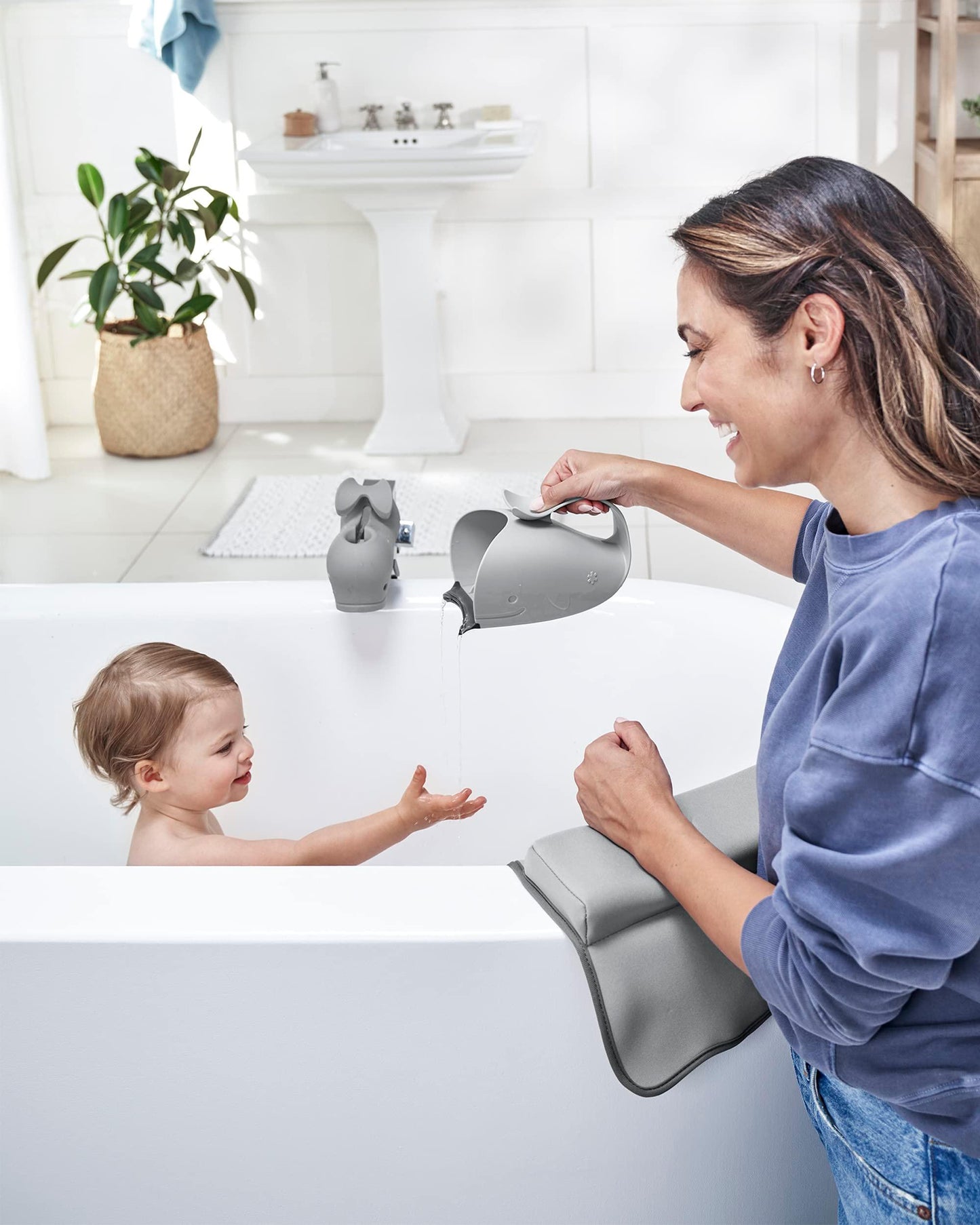 Skip Hop Moby Baby Bath Essential Set. Phil and Gazelle.